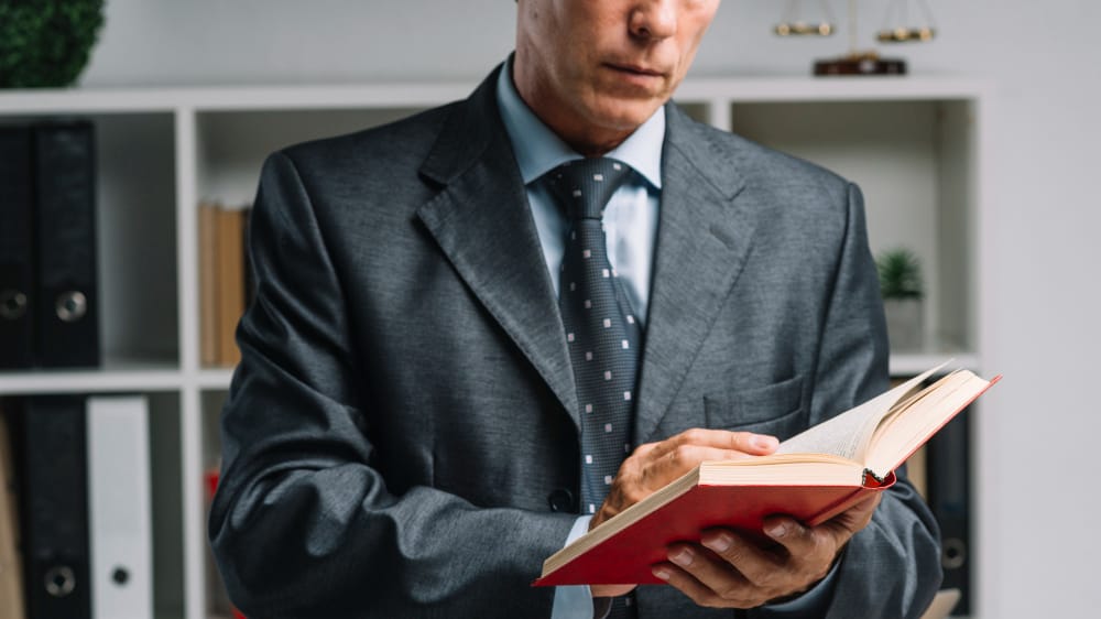 Como começar um escritório de advocacia 3 advogado crime