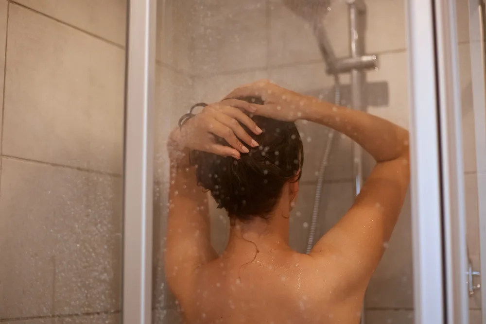 Quais os benefícios do banho quente? 3 banho quente chuveiro