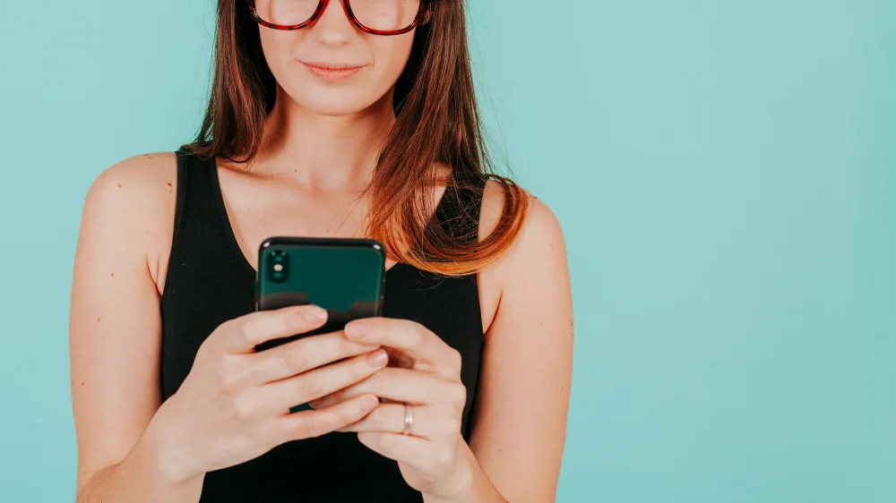 Como escolher um celular para comprar? 3 celular usando